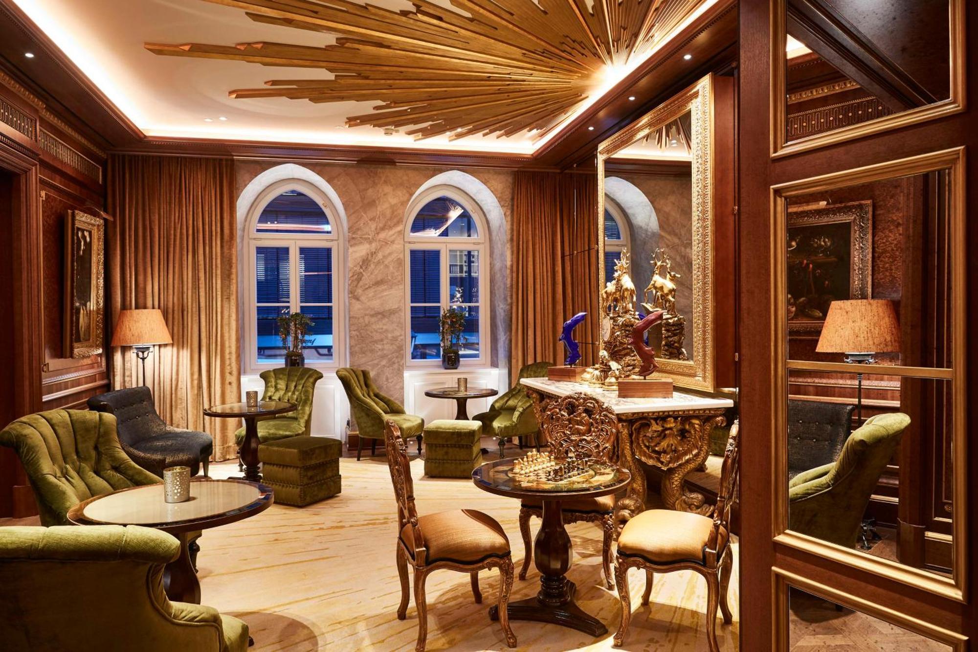 Vier Jahreszeiten Kempinski Muenchen Kültér fotó The lounge at the hotel