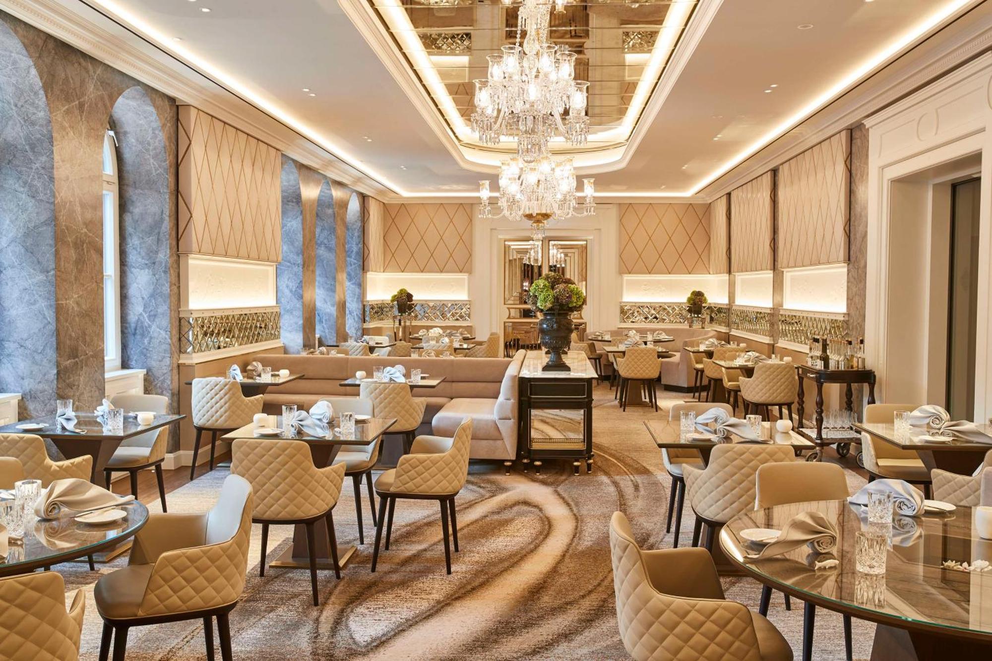 Vier Jahreszeiten Kempinski Muenchen Kültér fotó The restaurant in 2019