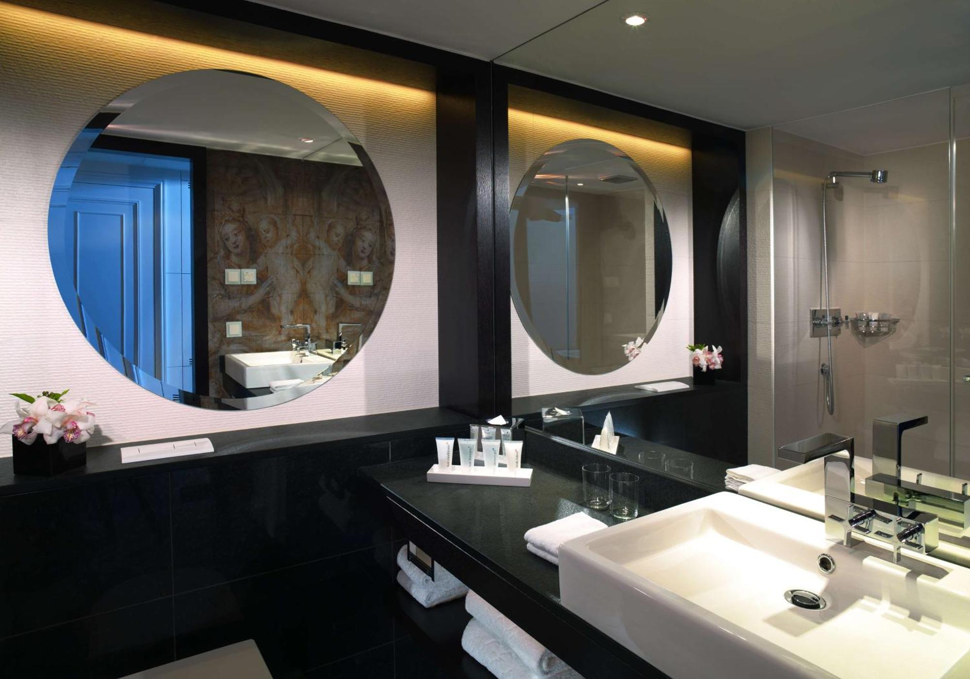 Vier Jahreszeiten Kempinski Muenchen Kültér fotó Bathroom