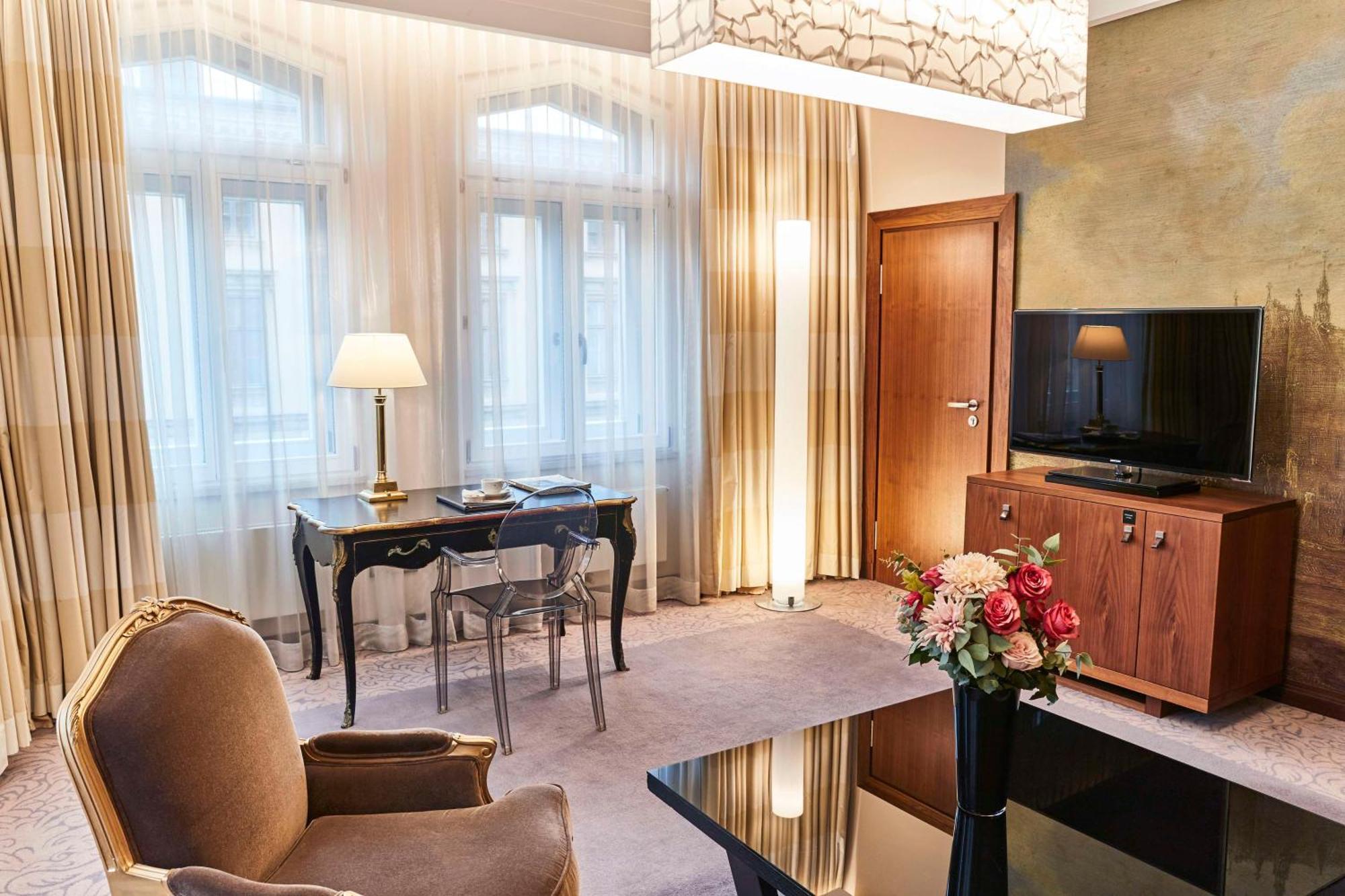 Vier Jahreszeiten Kempinski Muenchen Kültér fotó Suite